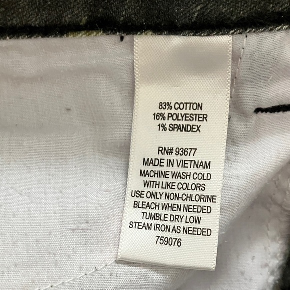 City Streets women’s size 13 black/ Pink Floral Jean “Classic shorty” Shorts - Picture 4 of 16